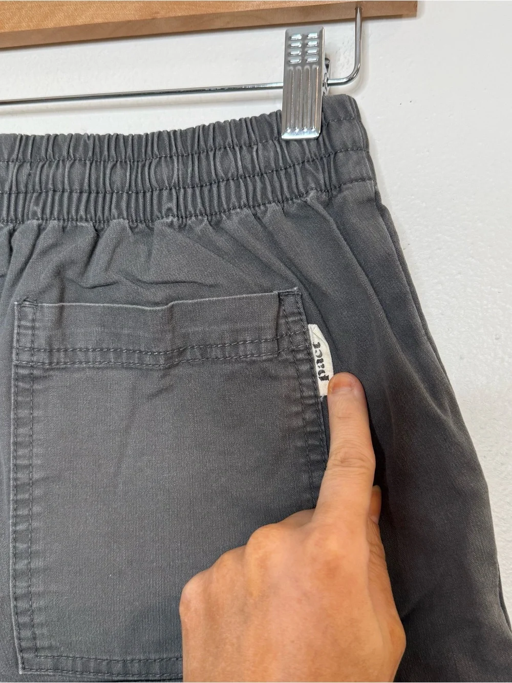 Pact Organic Cotton Canvas Shorts in dark grey size small 7 inch inseam
